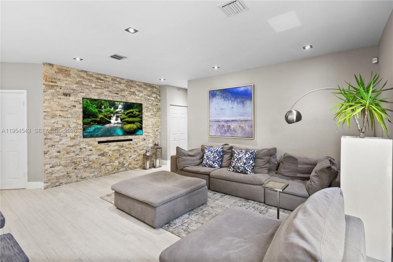 5869 NW 112th Ct , Doral, FL 33178 Photo