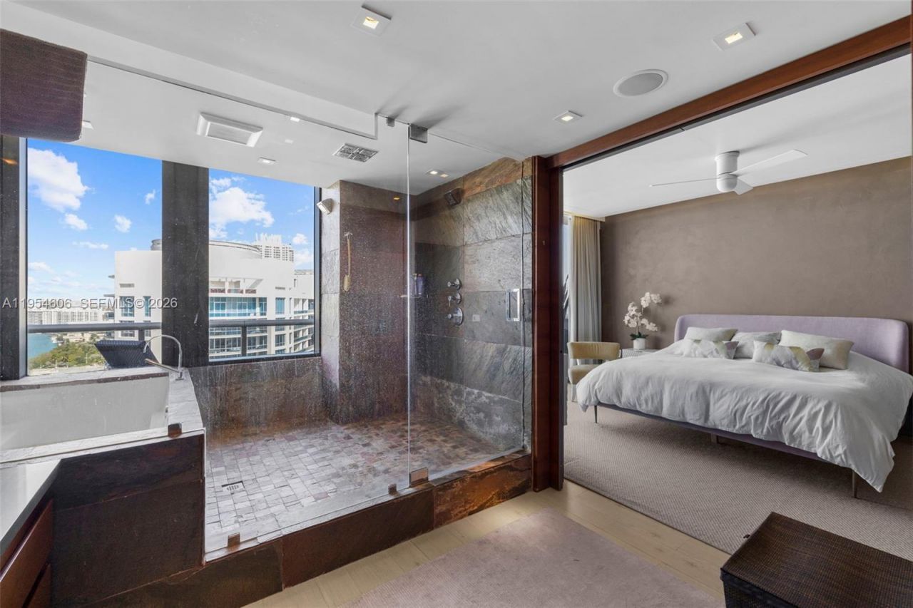 5875 Collins Ave, Unit PH-7, Miami Beach, FL 33140 Photo