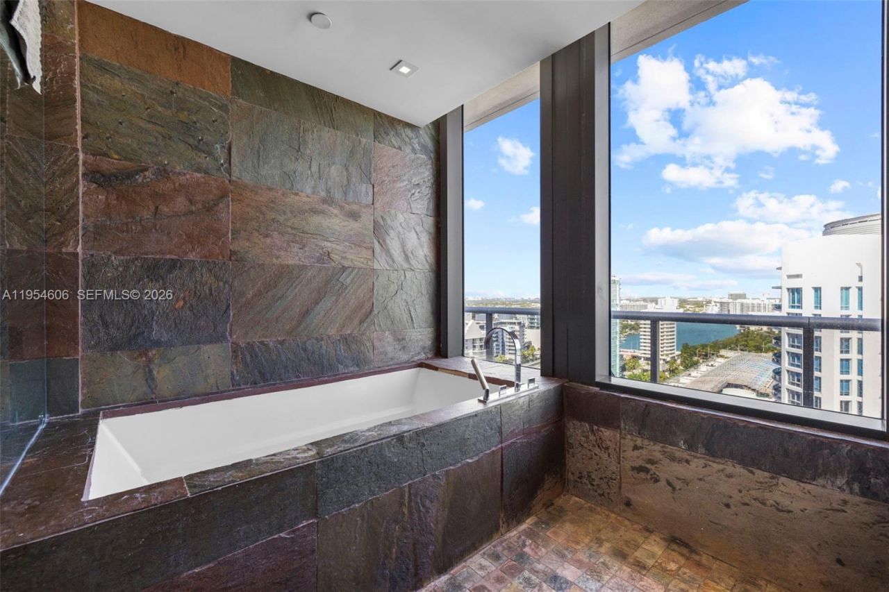 5875 Collins Ave, Unit PH-7, Miami Beach, FL 33140 Photo