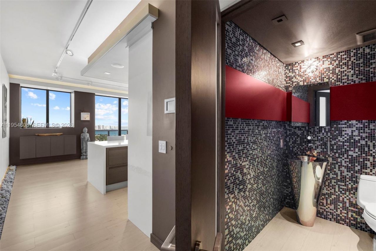 5875 Collins Ave, Unit PH-7, Miami Beach, FL 33140 Photo