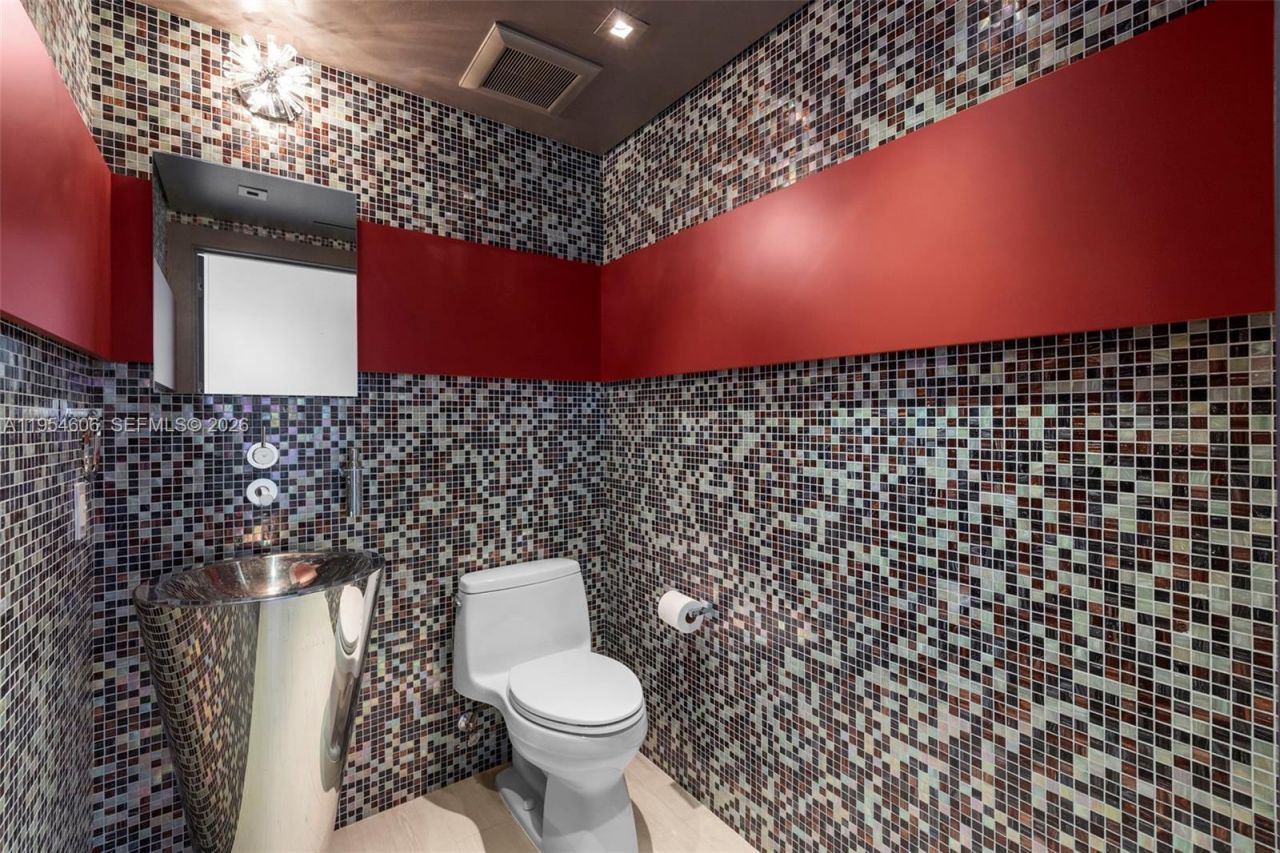 5875 Collins Ave, Unit PH-7, Miami Beach, FL 33140 Photo