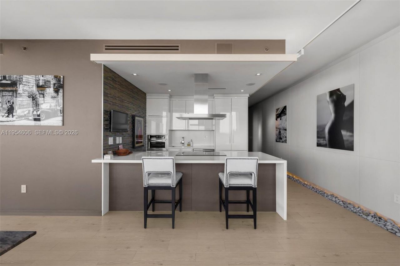 5875 Collins Ave, Unit PH-7, Miami Beach, FL 33140 Photo