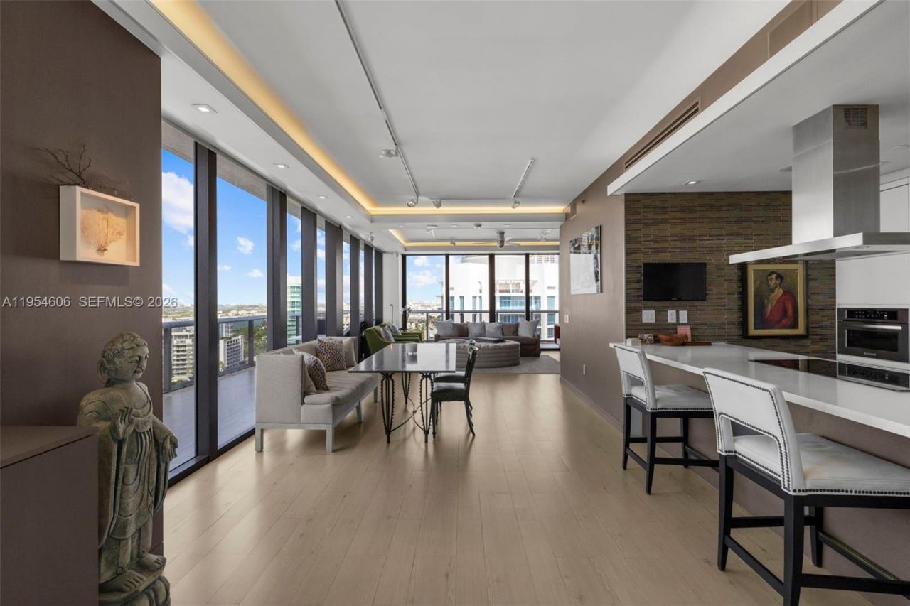 5875 Collins Ave, Unit PH-7, Miami Beach, FL 33140 Photo