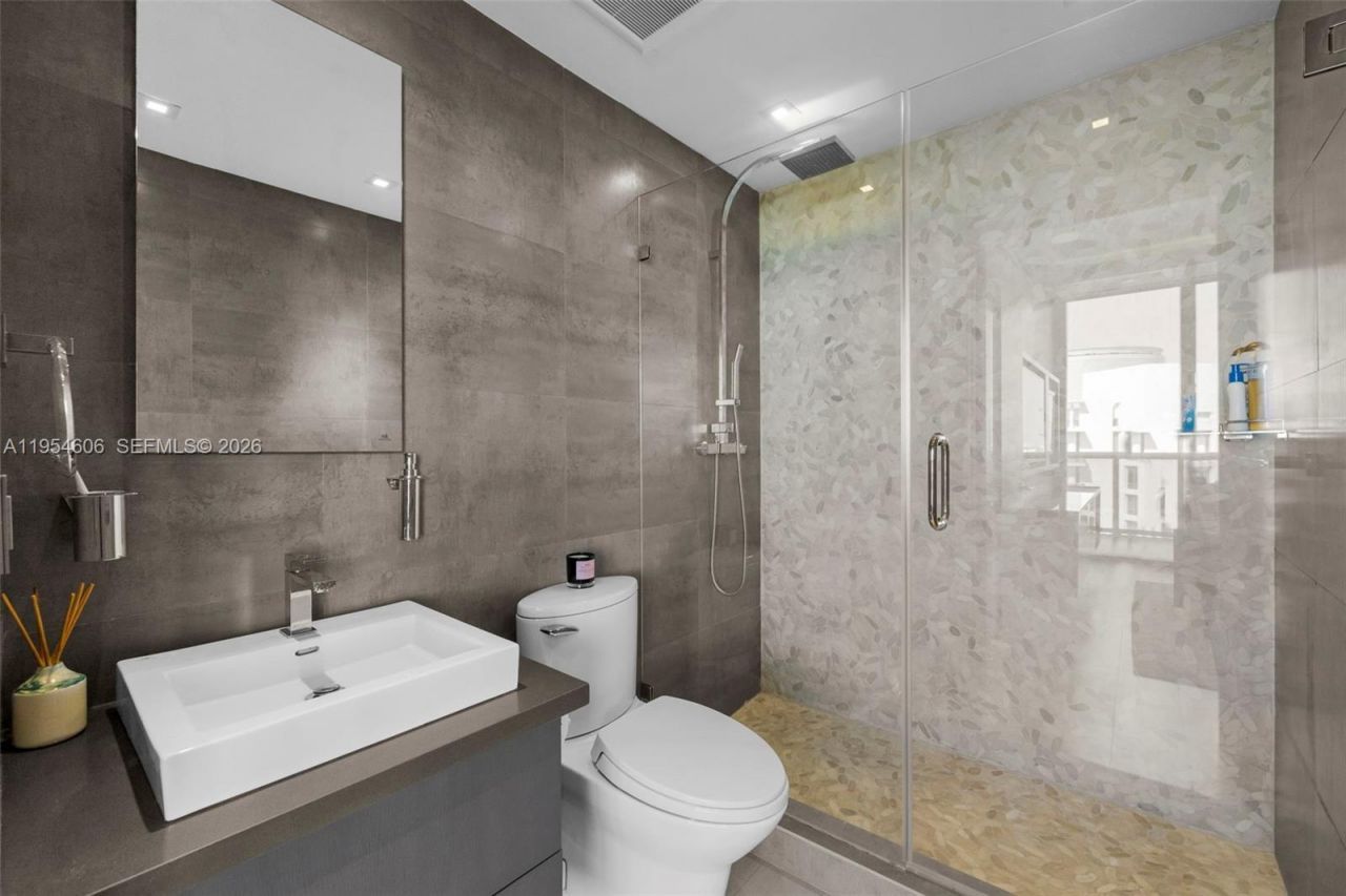 5875 Collins Ave, Unit PH-7, Miami Beach, FL 33140 Photo