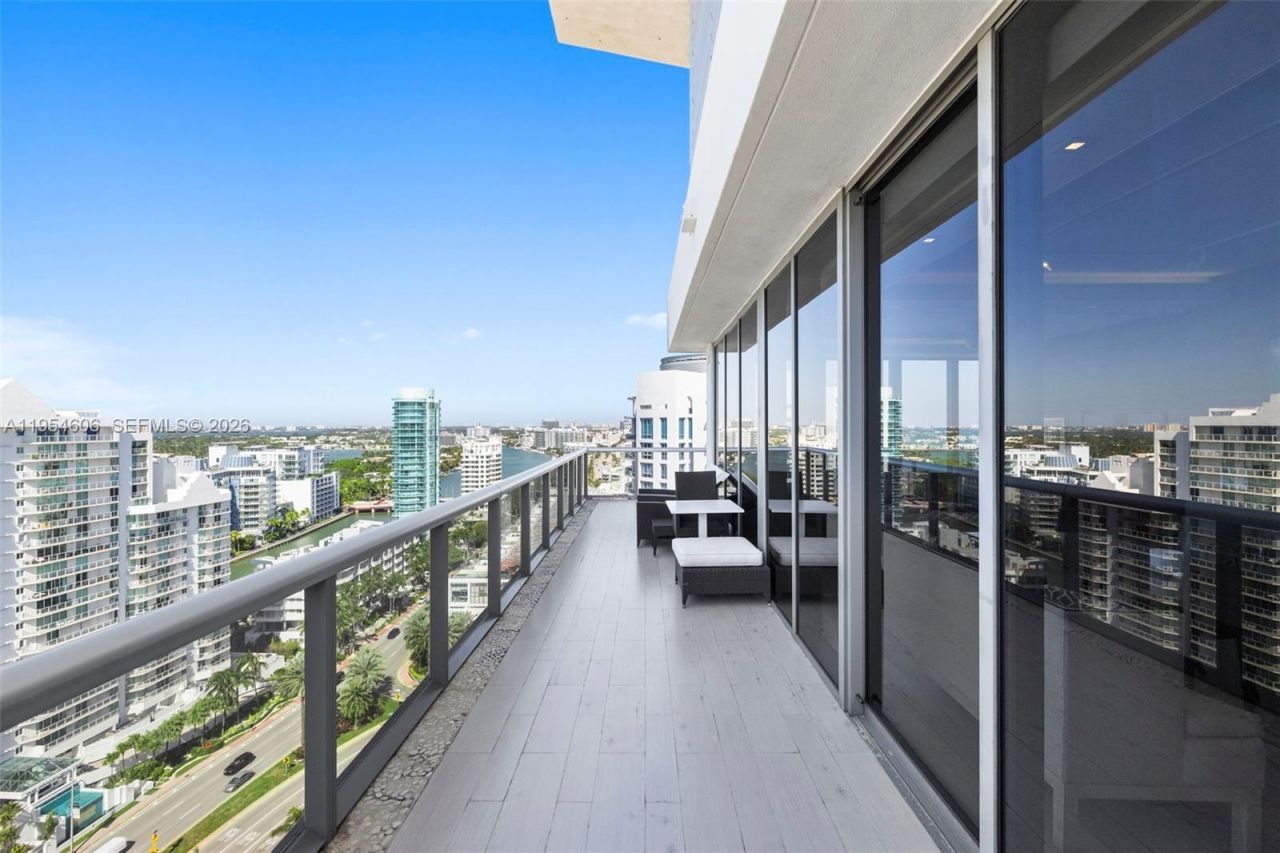 5875 Collins Ave, Unit PH-7, Miami Beach, FL 33140 Photo