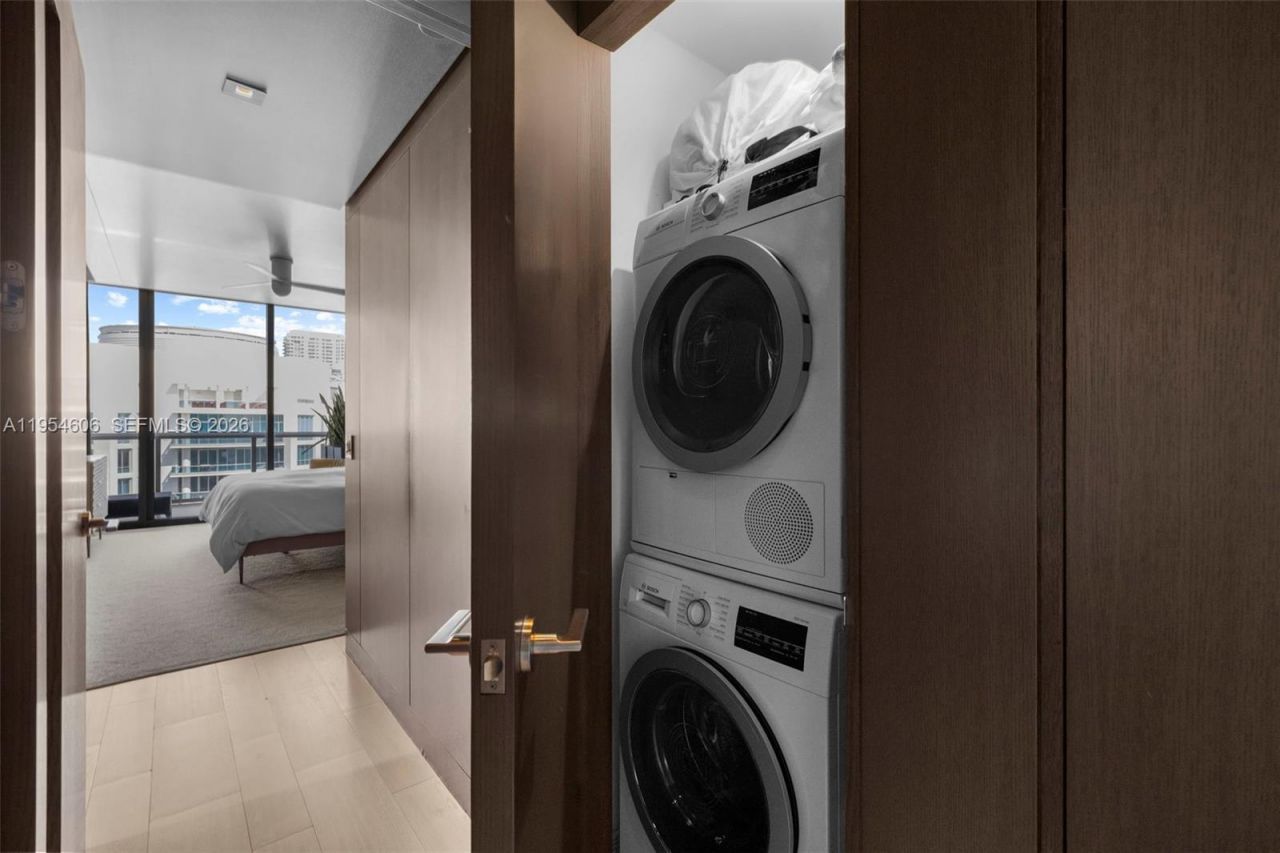 5875 Collins Ave, Unit PH-7, Miami Beach, FL 33140 Photo