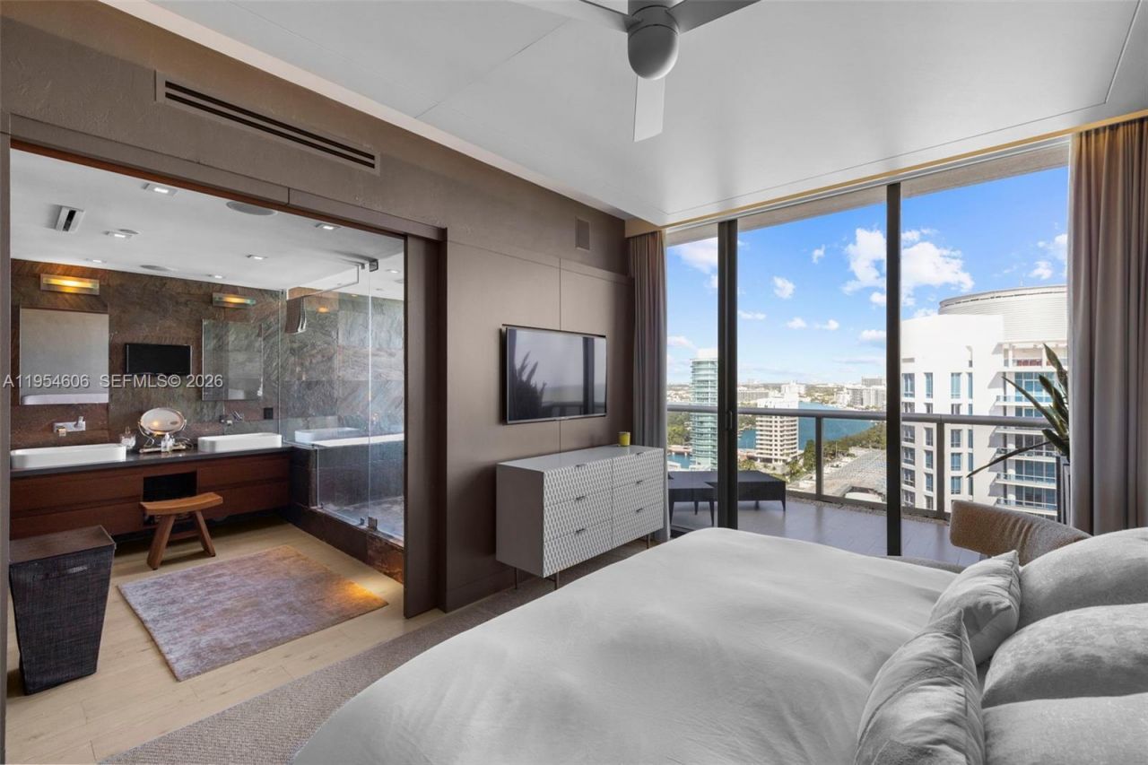 5875 Collins Ave, Unit PH-7, Miami Beach, FL 33140 Photo