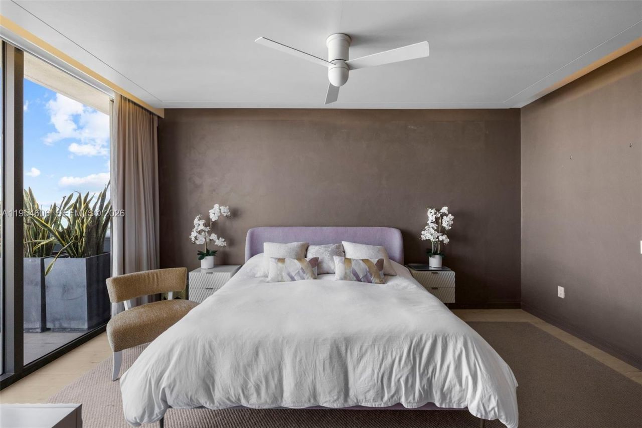 5875 Collins Ave, Unit PH-7, Miami Beach, FL 33140 Photo