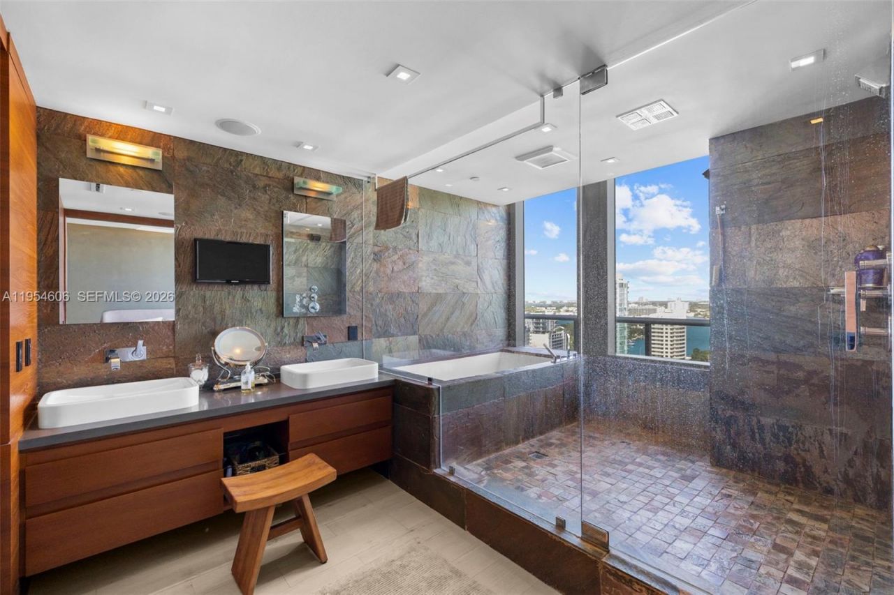 5875 Collins Ave, Unit PH-7, Miami Beach, FL 33140 Photo