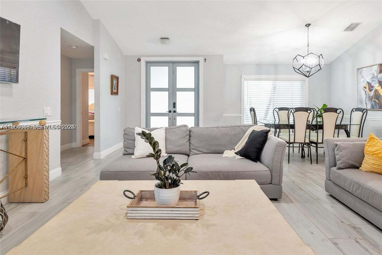 1800 Water Ridge Dr, Weston, FL 33326 Photo