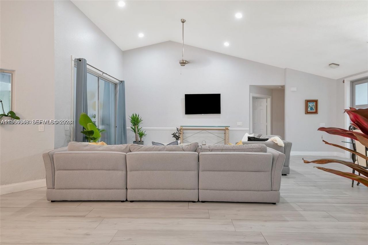 1800 Water Ridge Dr, Weston, FL 33326 Photo