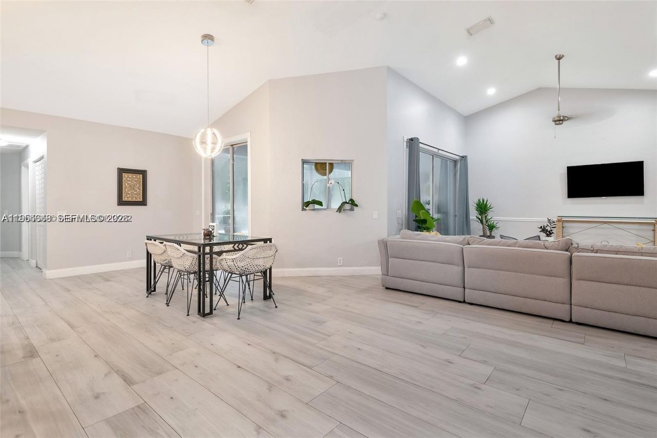 1800 Water Ridge Dr, Weston, FL 33326 Photo