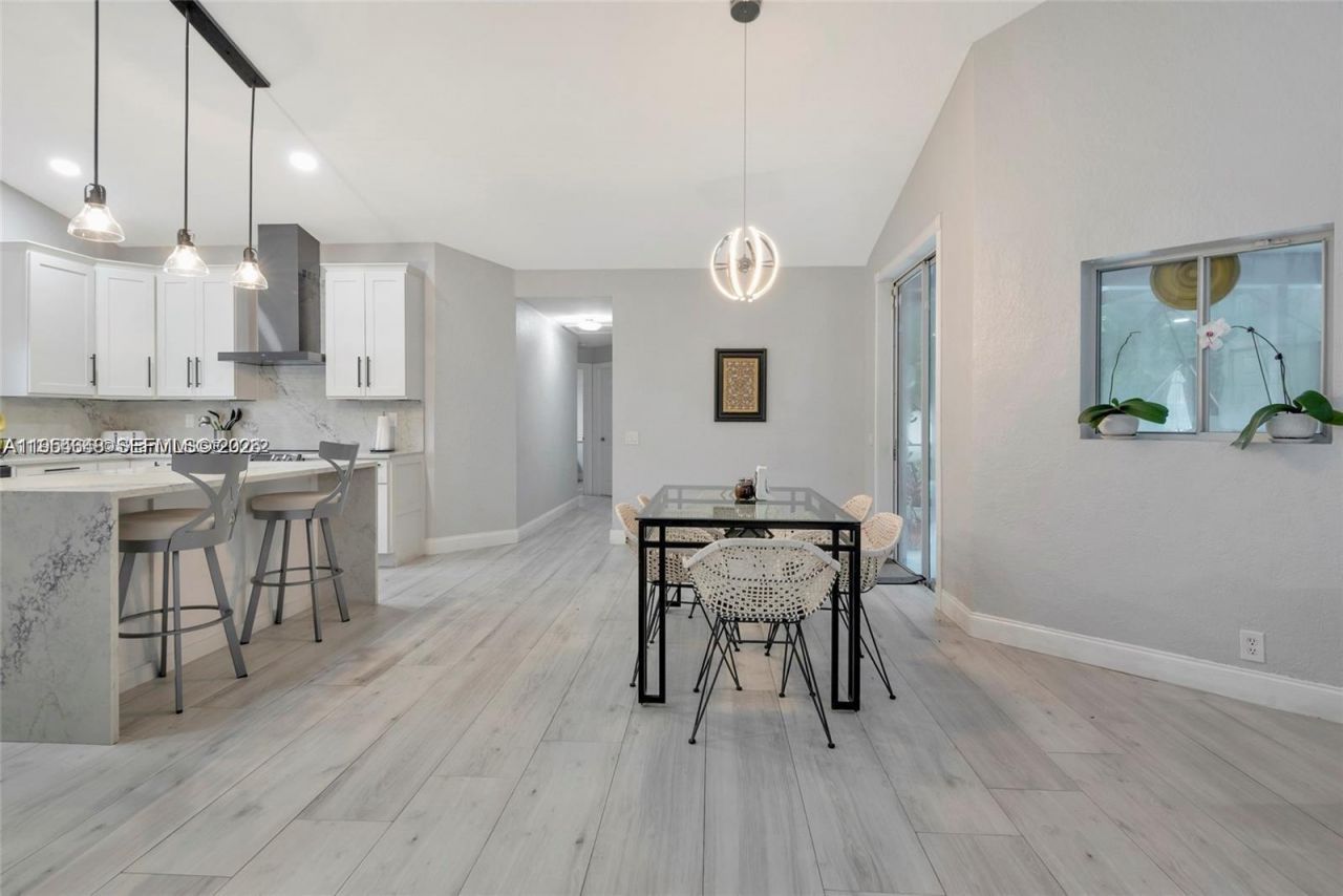 1800 Water Ridge Dr, Weston, FL 33326 Photo