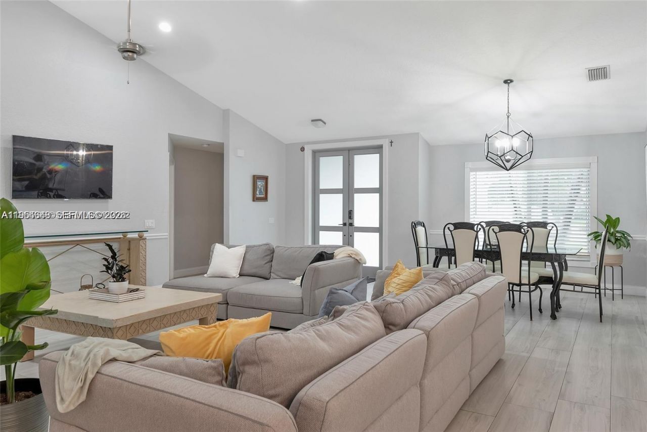 1800 Water Ridge Dr, Weston, FL 33326 Photo