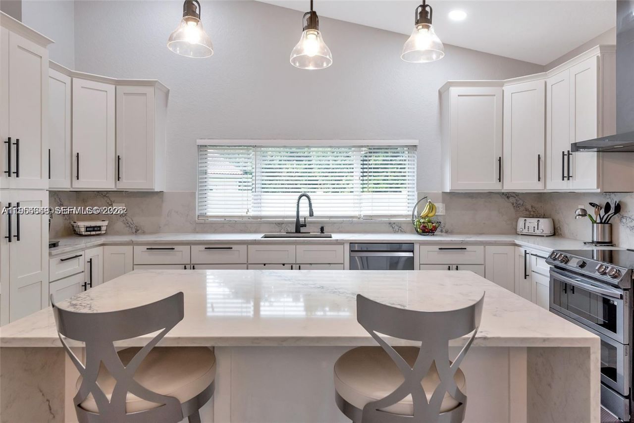 1800 Water Ridge Dr, Weston, FL 33326 Photo