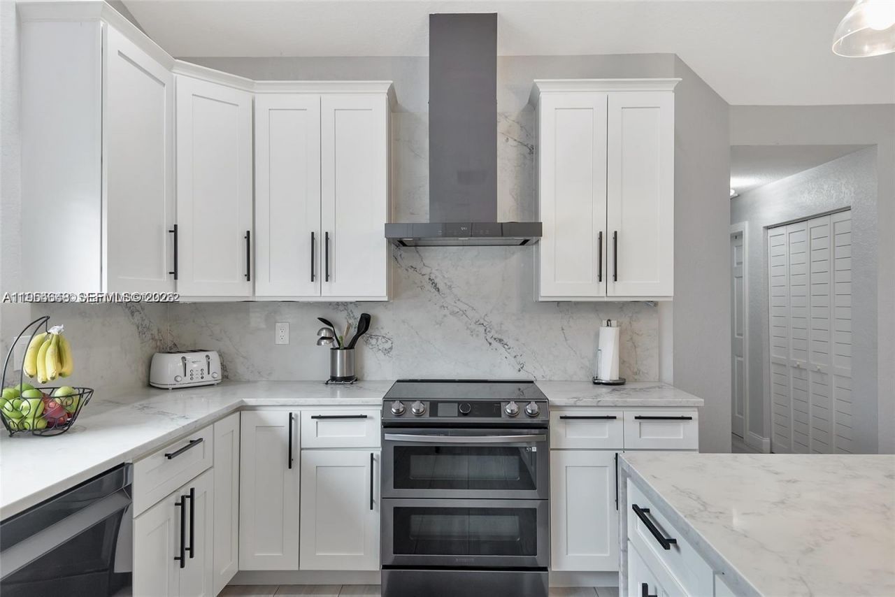 1800 Water Ridge Dr, Weston, FL 33326 Photo