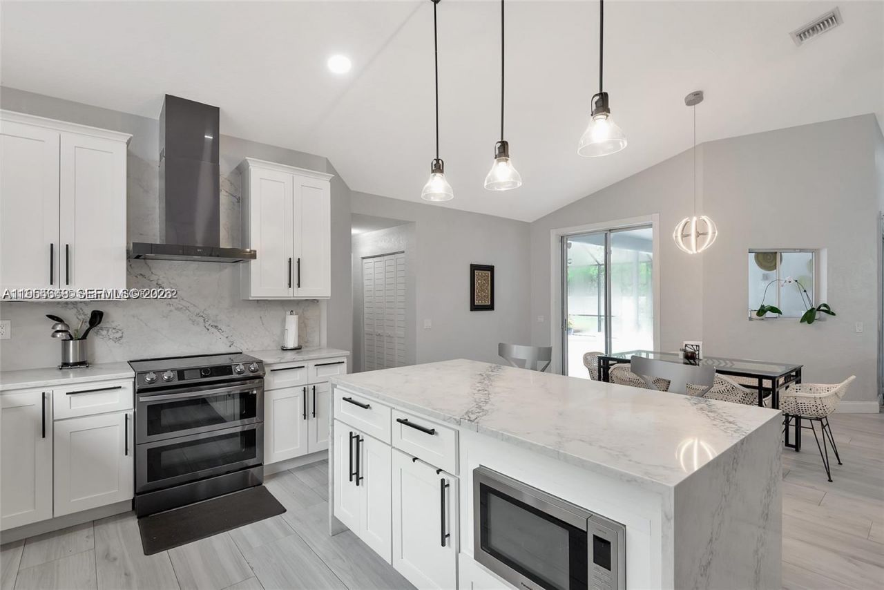 1800 Water Ridge Dr, Weston, FL 33326 Photo