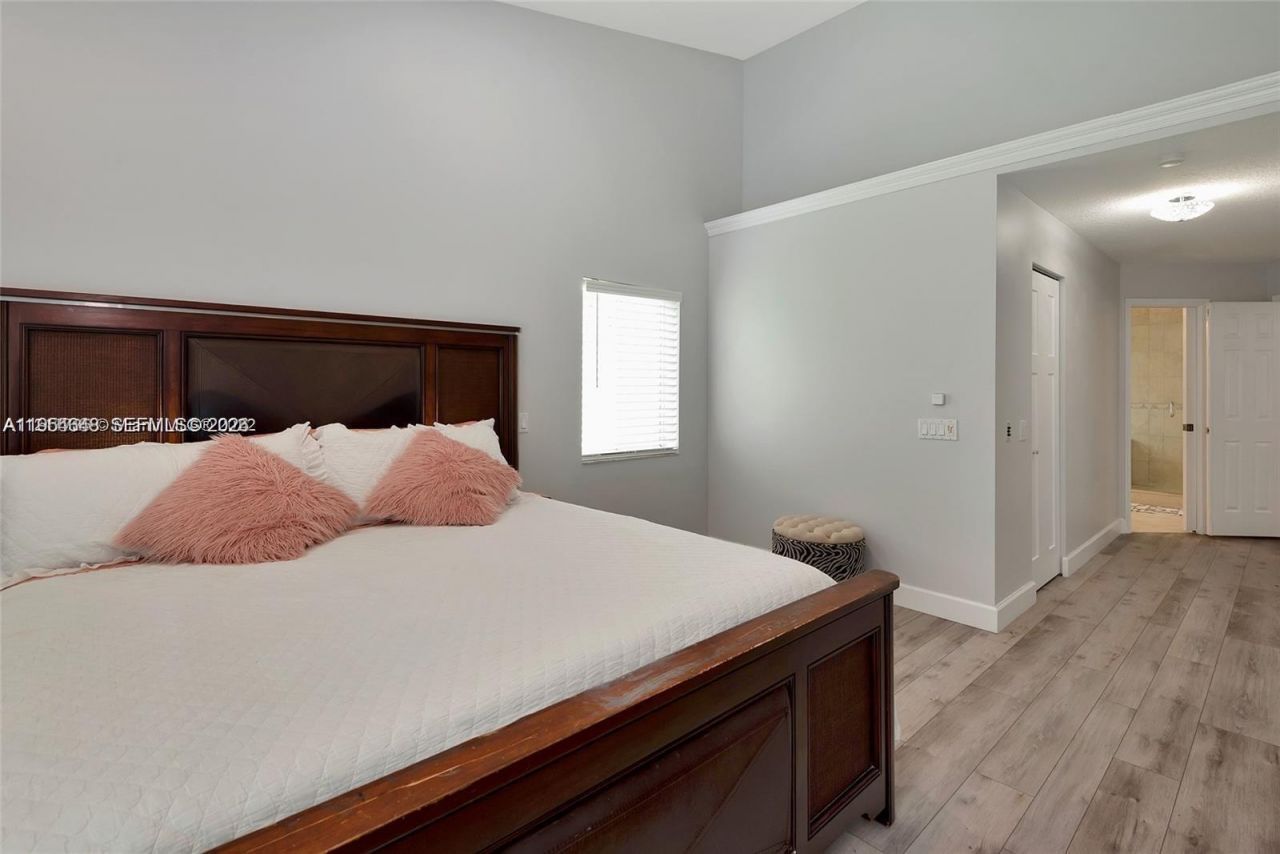 1800 Water Ridge Dr, Weston, FL 33326 Photo