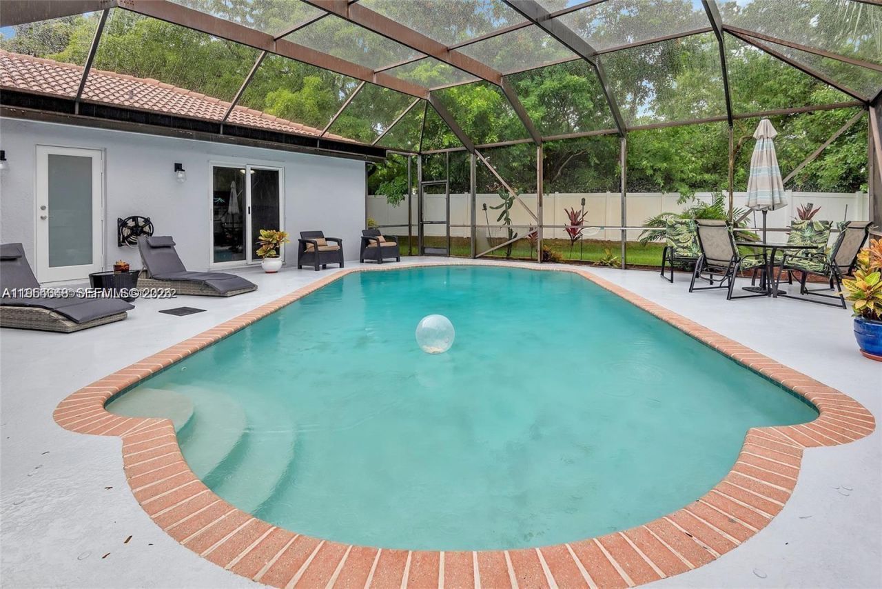 1800 Water Ridge Dr, Weston, FL 33326 Photo