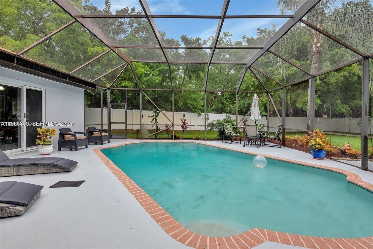 1800 Water Ridge Dr, Weston, FL 33326 Photo