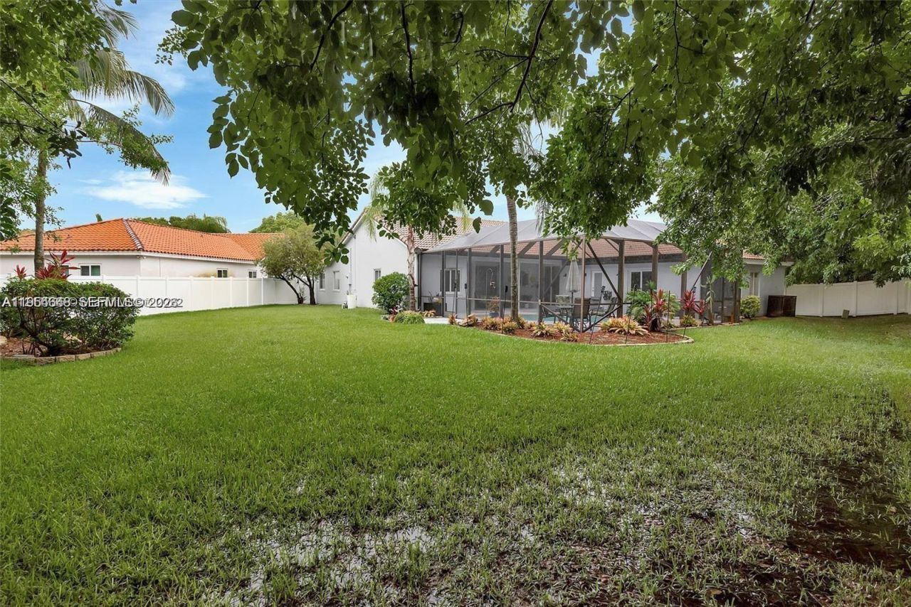 1800 Water Ridge Dr, Weston, FL 33326 Photo