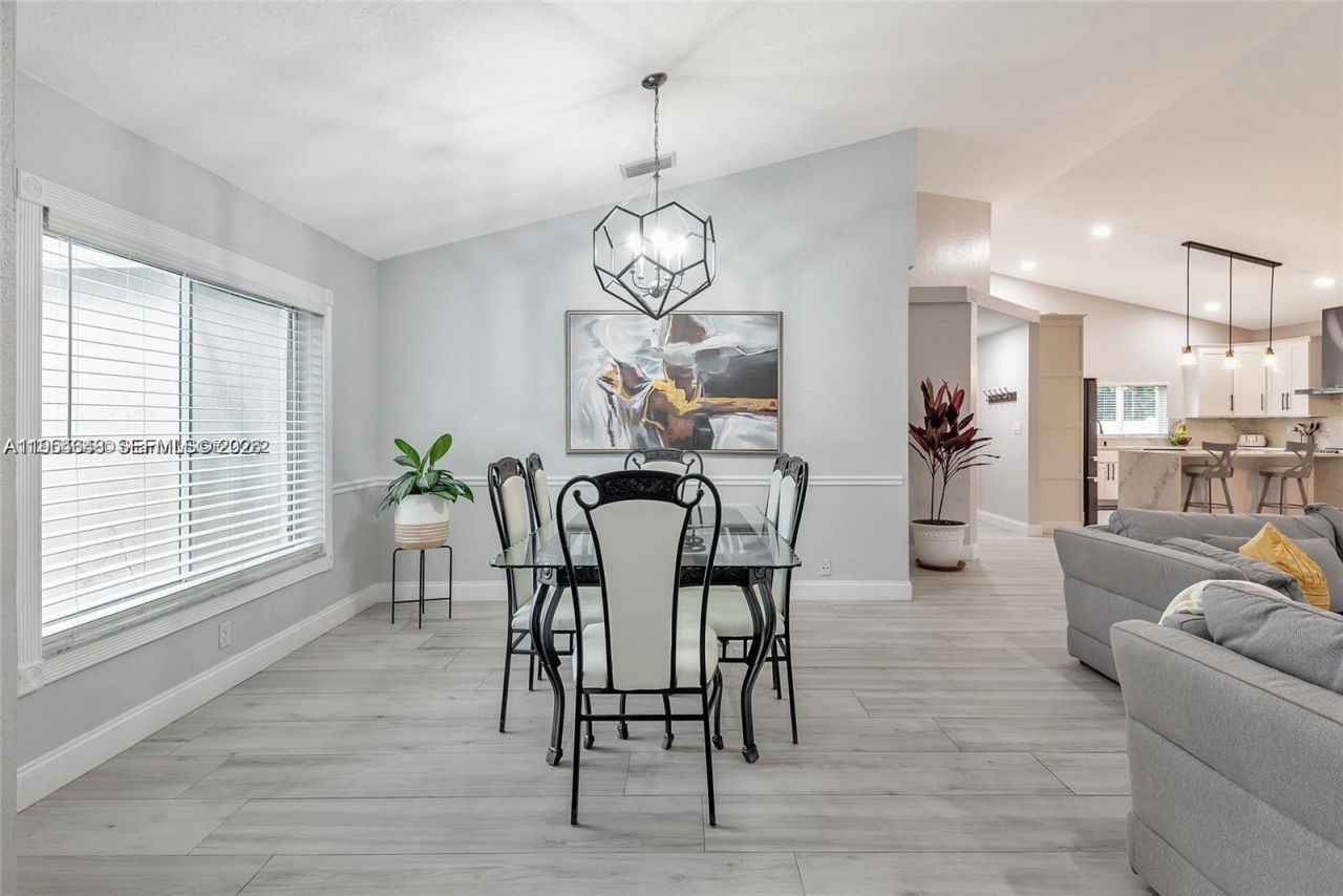 1800 Water Ridge Dr, Weston, FL 33326 Photo