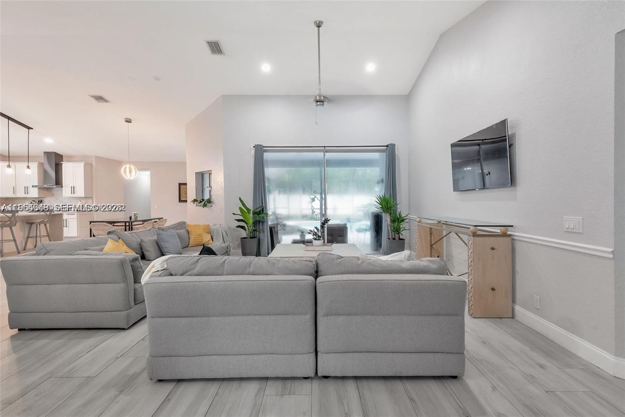 1800 Water Ridge Dr, Weston, FL 33326 Photo