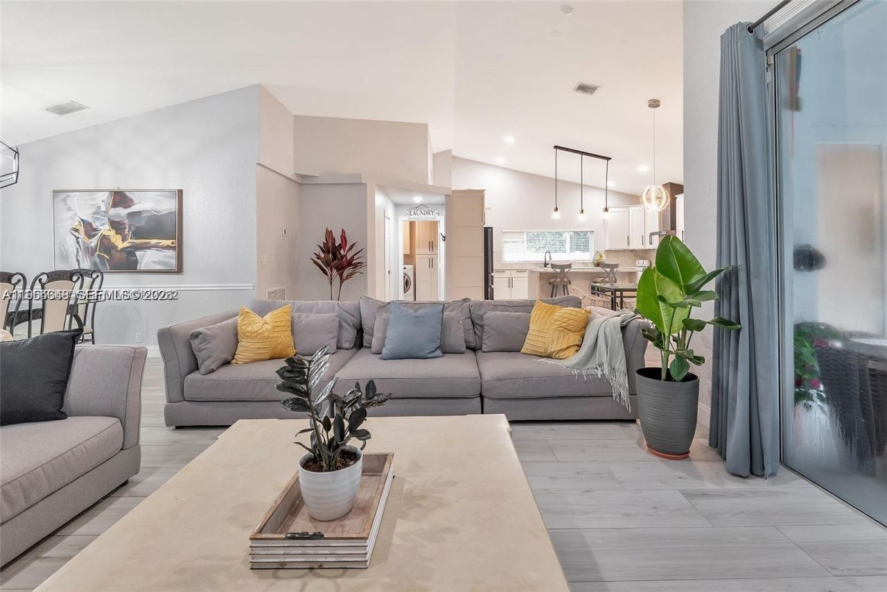 1800 Water Ridge Dr, Weston, FL 33326 Photo