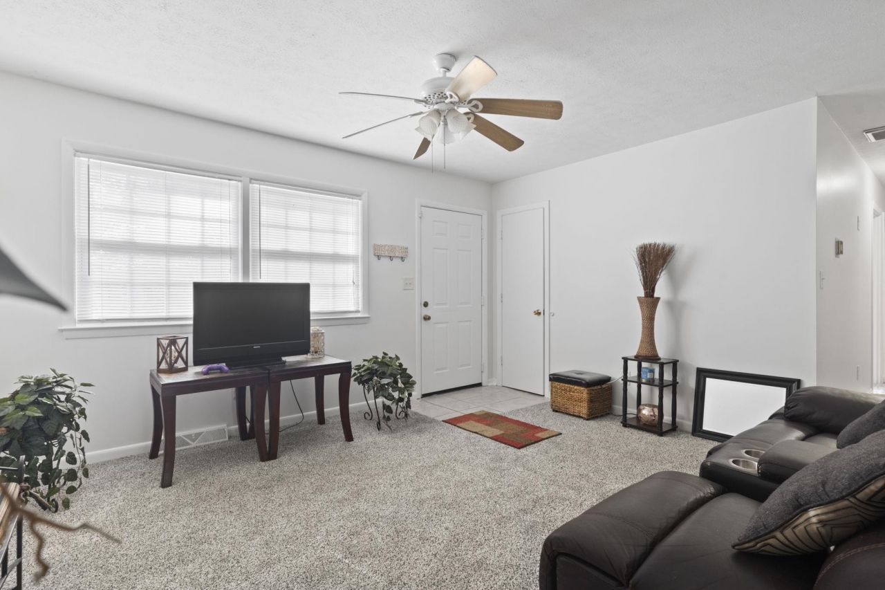 112 Longwood Ln. Photo 12