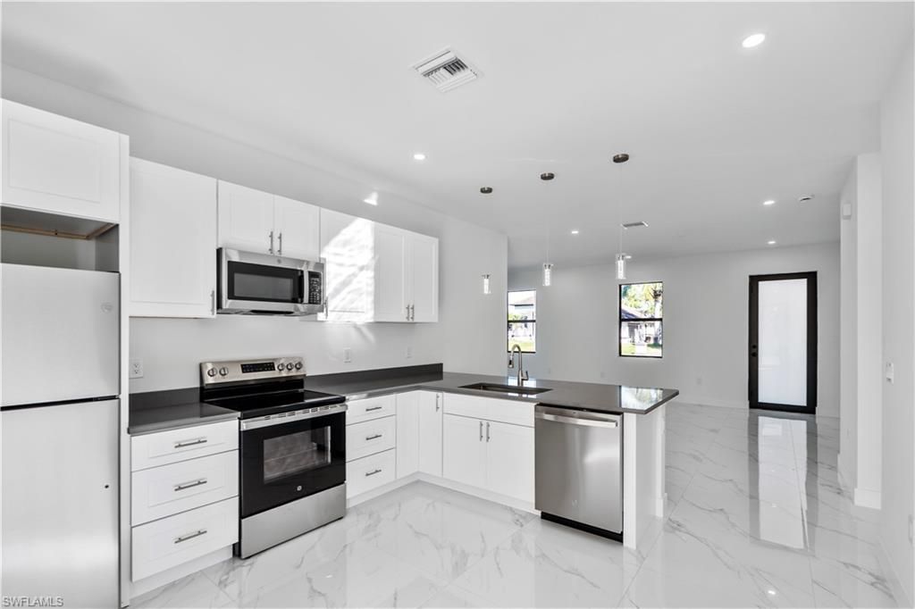 928/930 Hepburn Ave, Lehigh Acres, FL 33974 Photo