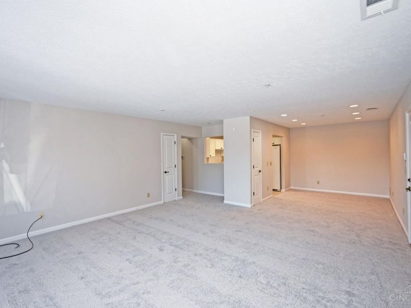 228 Edinburgh Lane, Springdale, OH 45246 Photo 11