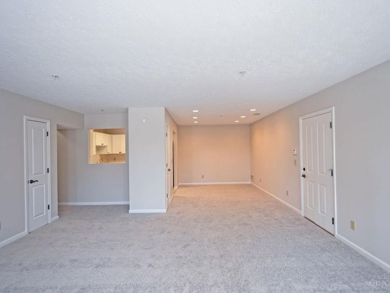 228 Edinburgh Lane, Springdale, OH 45246 Photo 12