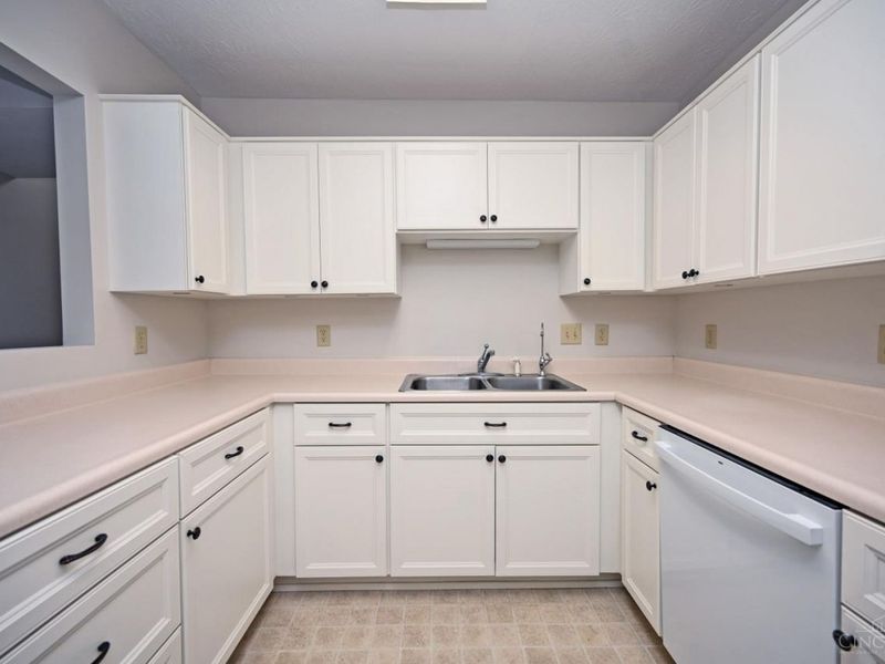 228 Edinburgh Lane, Springdale, OH 45246 Photo 16