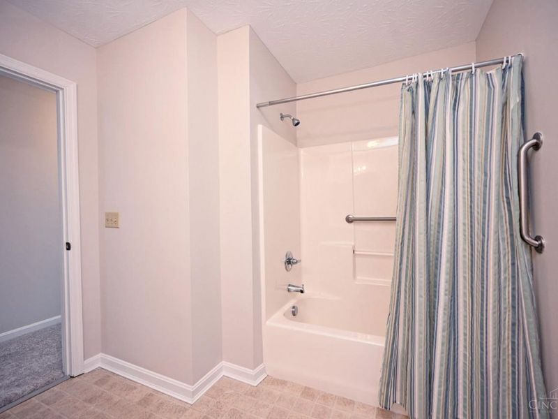 228 Edinburgh Lane, Springdale, OH 45246 Photo 28