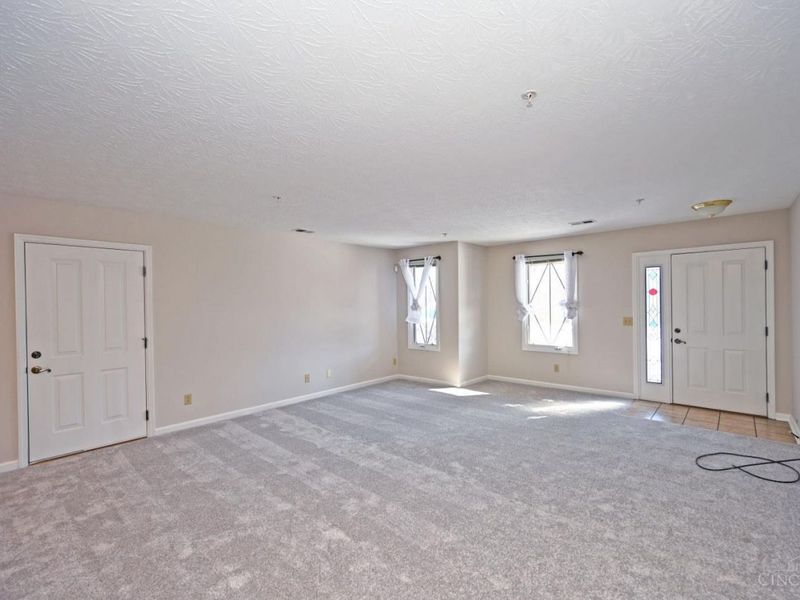 228 Edinburgh Lane, Springdale, OH 45246 Photo 9