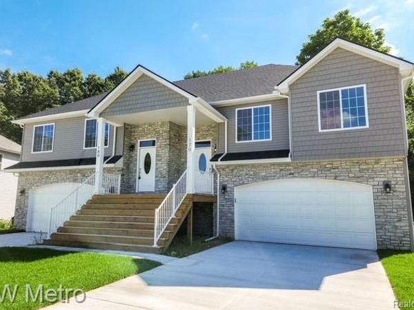 320 Whispering Pines Drive, Fenton, MI 48430