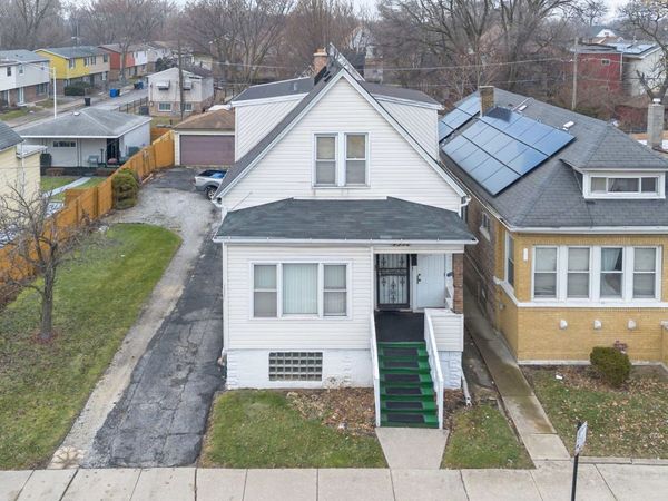 9352 S Woodlawn Avenue, Chicago, IL 60619