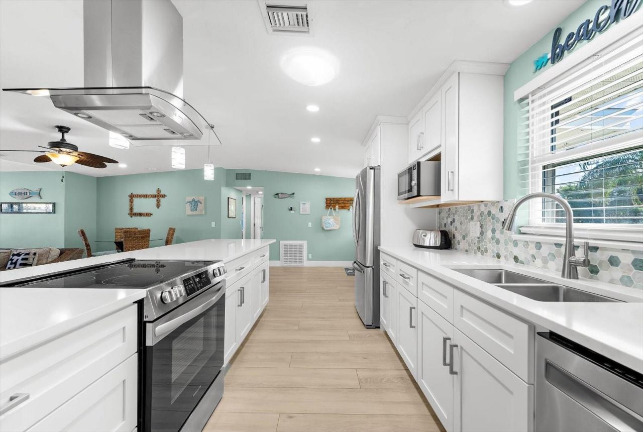 310 66th Street, Holmes Beach, FL 34217 Photo