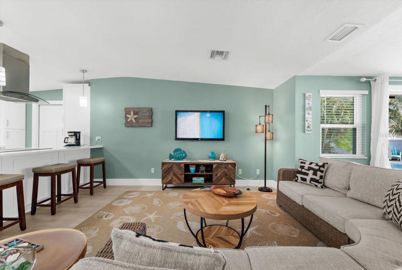 310 66th Street, Holmes Beach, FL 34217 Photo