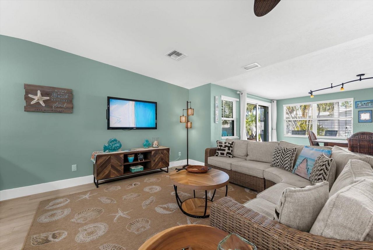 310 66th Street, Holmes Beach, FL 34217 Photo