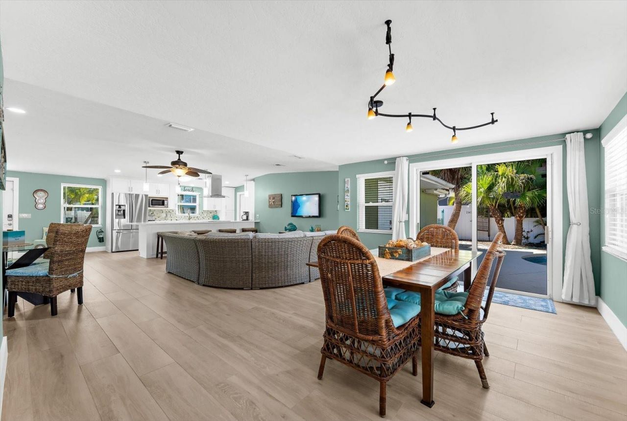 310 66th Street, Holmes Beach, FL 34217 Photo