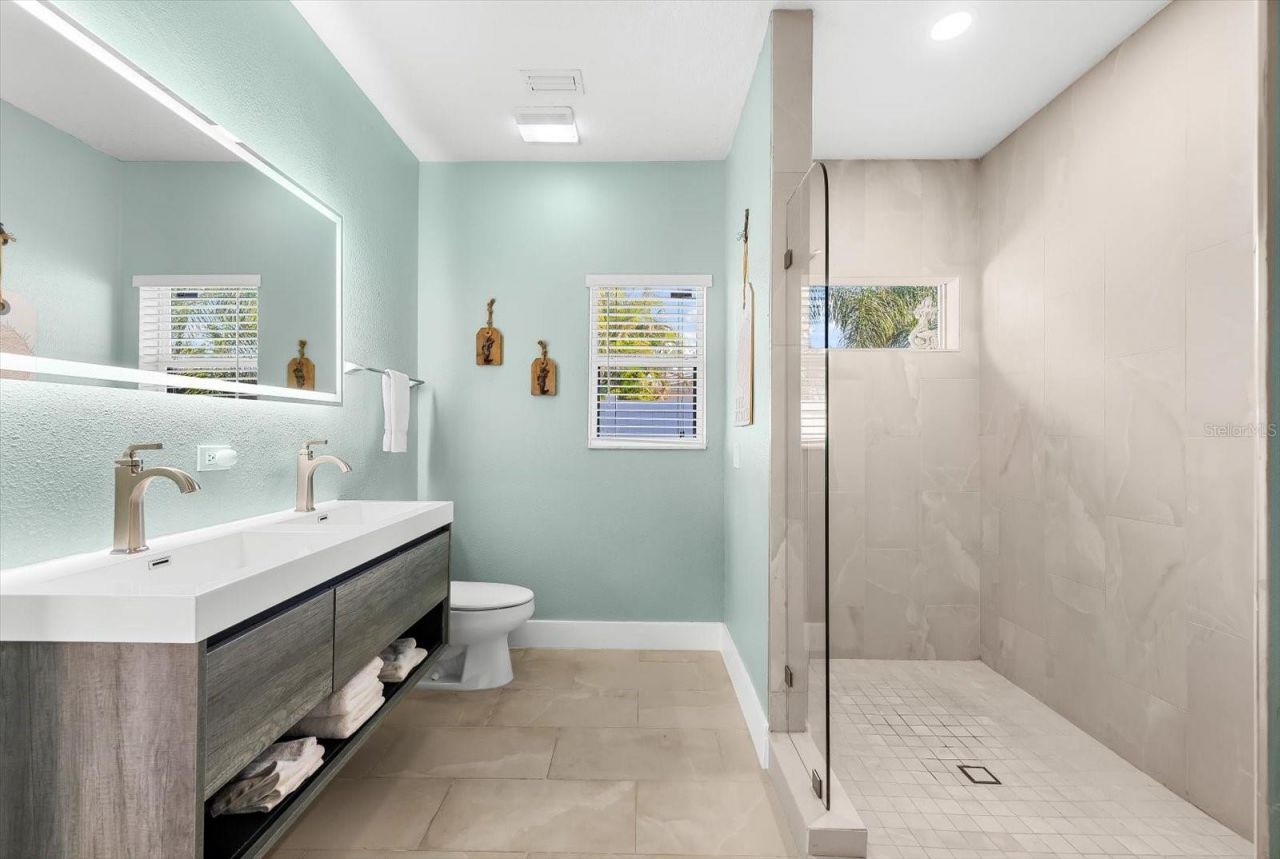 310 66th Street, Holmes Beach, FL 34217 Photo