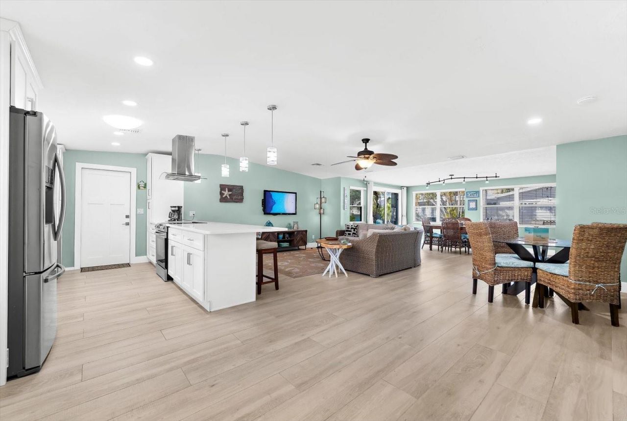 310 66th Street, Holmes Beach, FL 34217 Photo