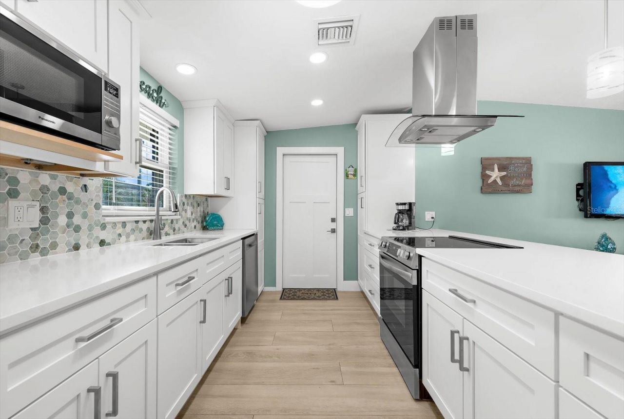 310 66th Street, Holmes Beach, FL 34217 Photo