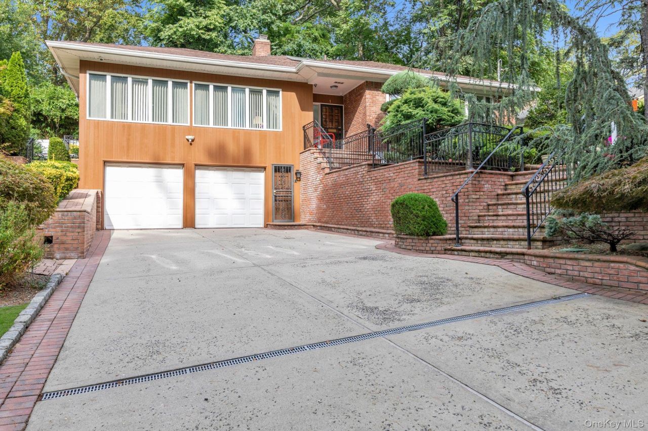 1 Crystal Drive, Great Neck, NY 11021 Main Photo