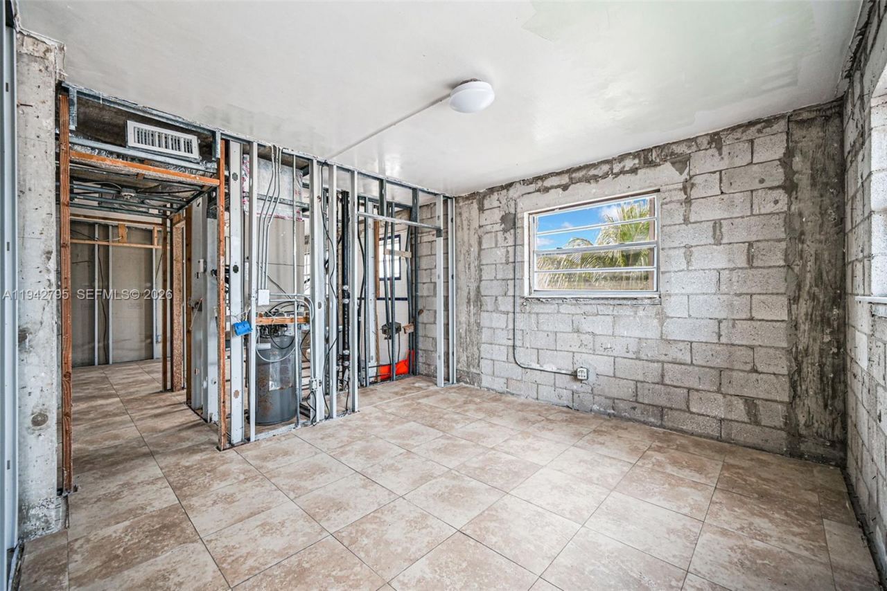 3640 NW 9th St, Unit 401, Miami, FL 33125 Photo