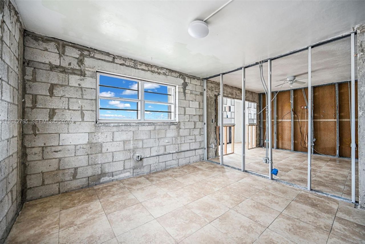 3640 NW 9th St, Unit 401, Miami, FL 33125 Photo