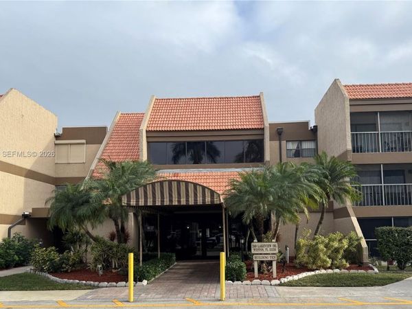 240 Lakeview Dr, Unit 308, Weston, FL 33326