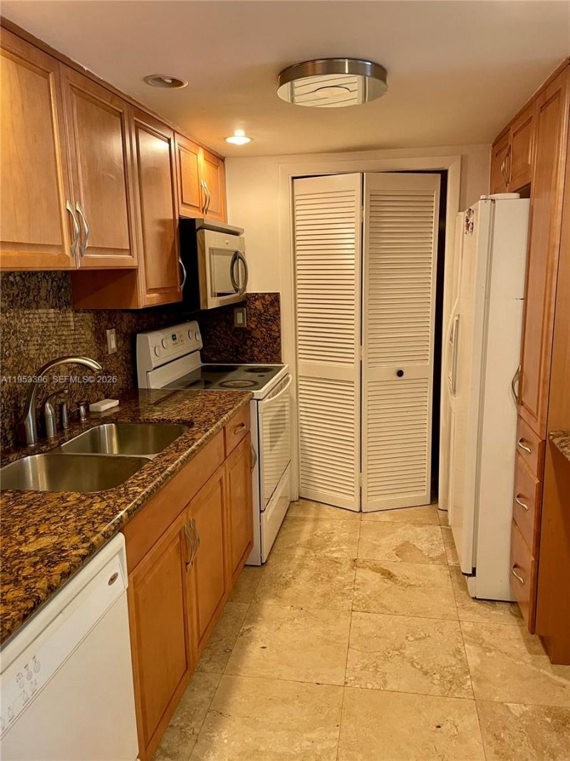 240 Lakeview Dr, Unit 308, Weston, FL 33326 Photo