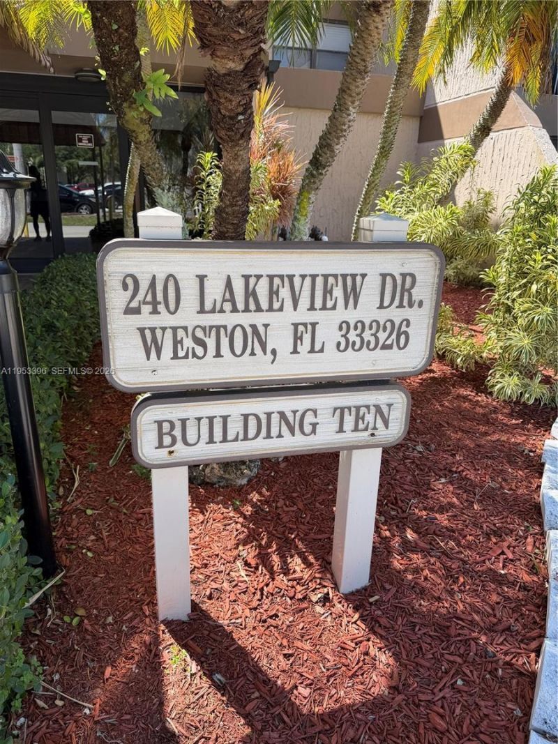 240 Lakeview Dr, Unit 308, Weston, FL 33326 Photo